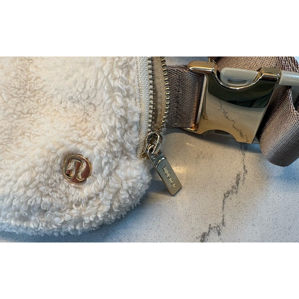 Lululemon Everywhere Fleece Belt Bag 1L Sherpa Crossbody Ivory Trench Gold - Picture 4 of 8